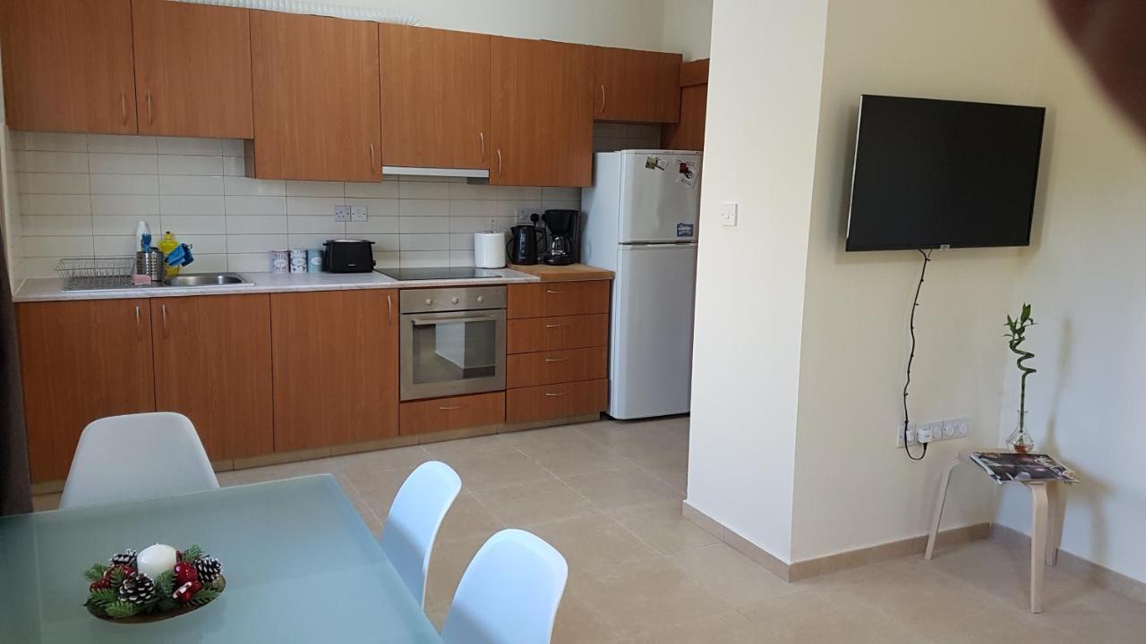Kerynia Apartments Paphos Exteriör bild