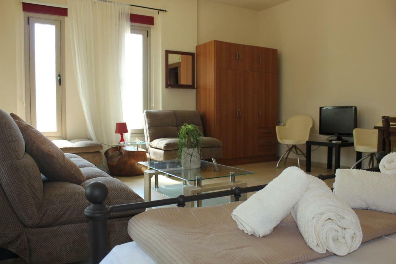 Kerynia Apartments Paphos Exteriör bild