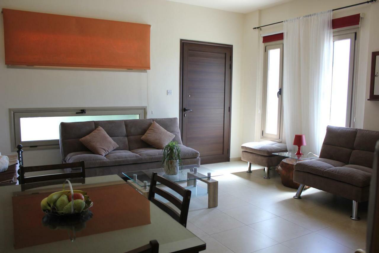 Kerynia Apartments Paphos Exteriör bild