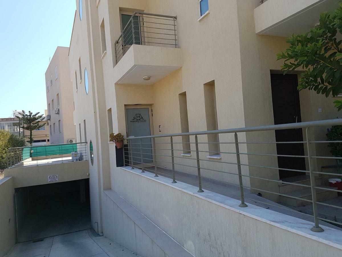Kerynia Apartments Paphos Exteriör bild